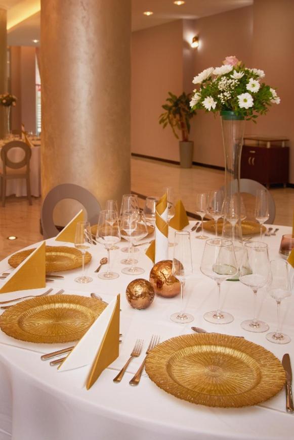 Hotel Univers Kolozsvár Kültér fotó